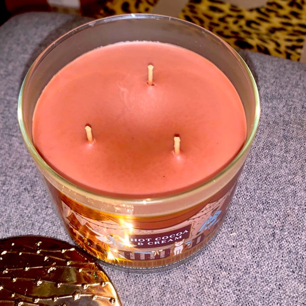 Bath and Body Works Hot Cocoa & Cream 3 Wick Candle - Picture 2 of 3